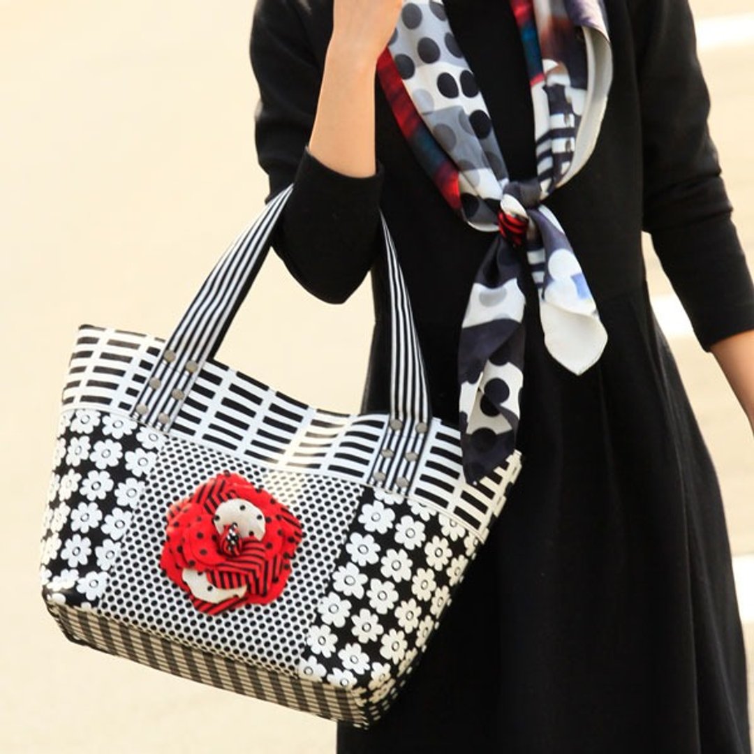 tote bag Location Hunting L Monochrome Red Corsage dots borders stripes - 其他 - 棉 黑色