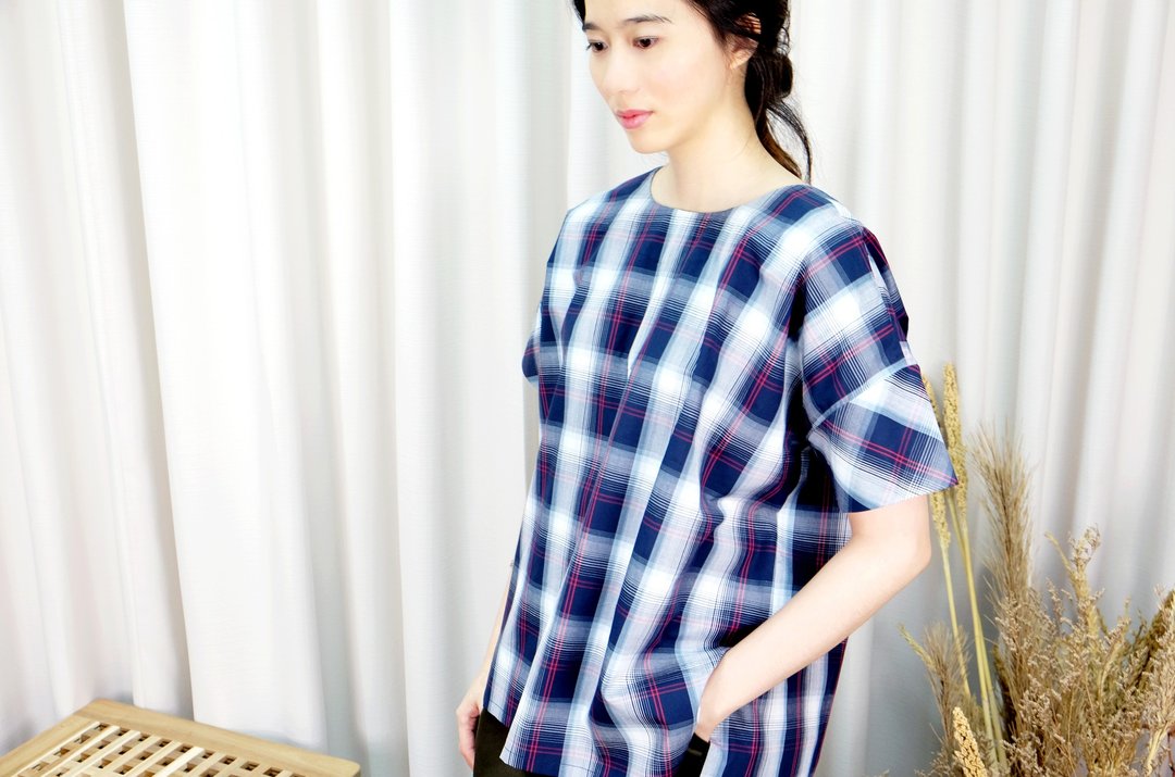 落肩方型宽上衣/深蓝格纹 - 女装上衣 - 棉 蓝色