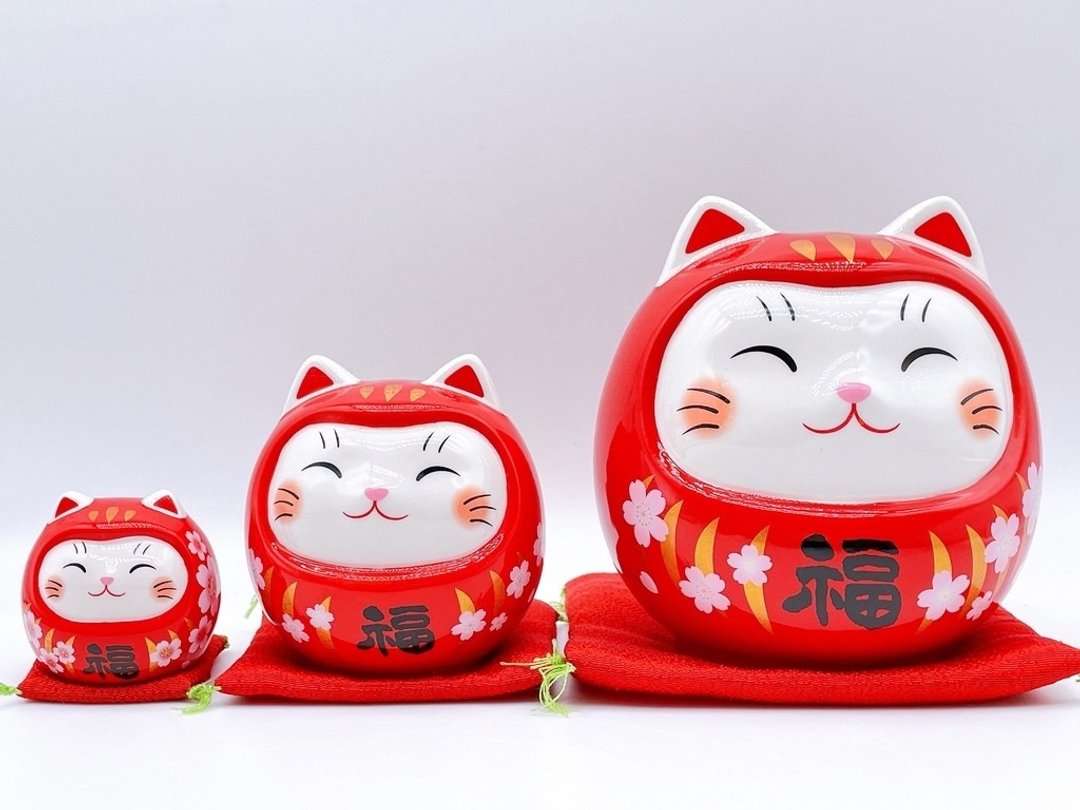 【福聚三宝】日本开运达摩招财猫 桜赤福 - 摆饰 - 瓷 红色
