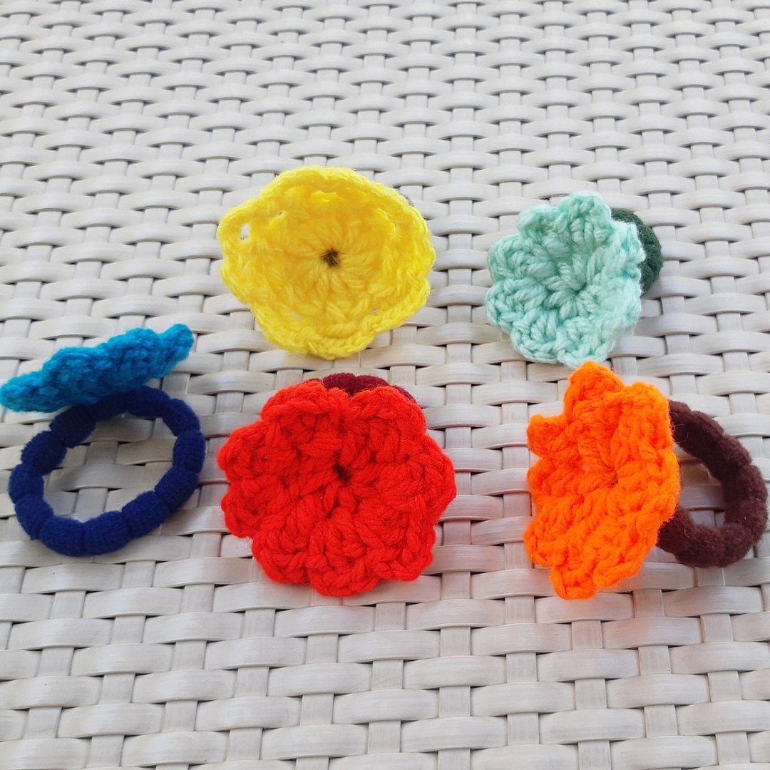 Flower Floral hair rubber made from crochet many colors. - 发饰 - 其他人造纤维 橘色