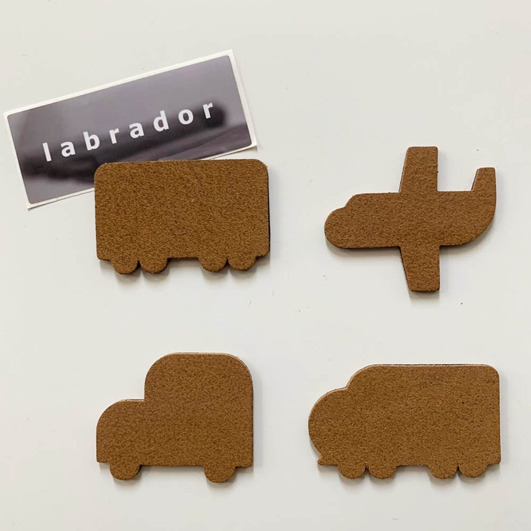 24H 出货【特价】labrador 皮革磁铁 - 旅行 外袋微瑕 商品全新 - 冰箱贴/磁贴 - 其他材质 咖啡色