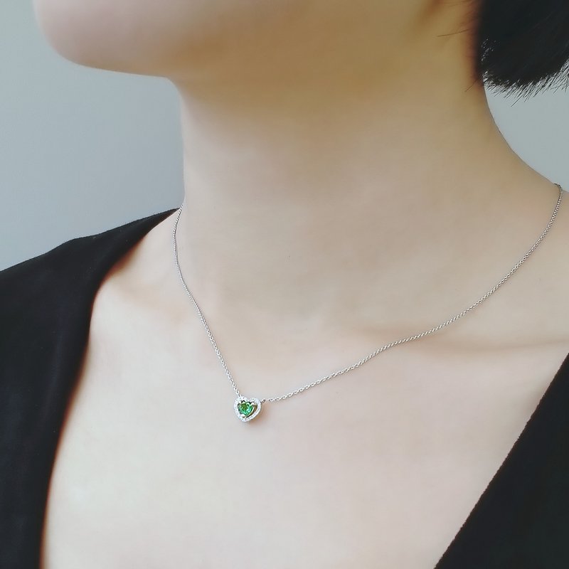 订制 – 天然沙弗莱石心形切割镶钻纯 14K 白金项链 | 祖母绿色系 - 项链 - 宝石 绿色