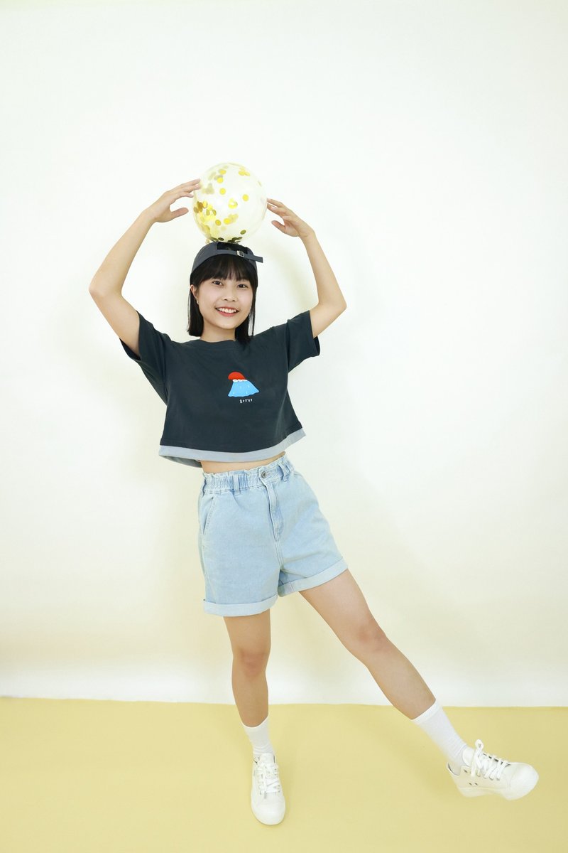 撞色短版Crop Top-麻糬兔上山 (灰黑色) - 女装 T 恤 - 棉．麻 黑色