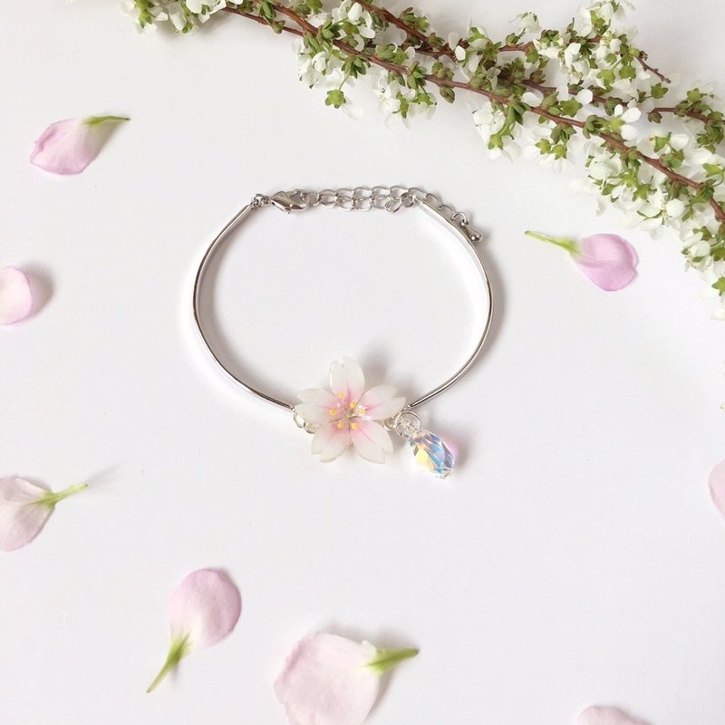 *Haku·Neko* [桜花限定系列] 手绘白樱花不规则水晶配饰925纯银半镯手链 手环 - 手链/手环 - 植物．花 白色