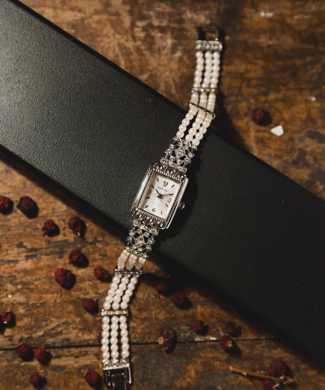 Ladies Gruen Watch with Pearl Band - 女表 - 其他材质 