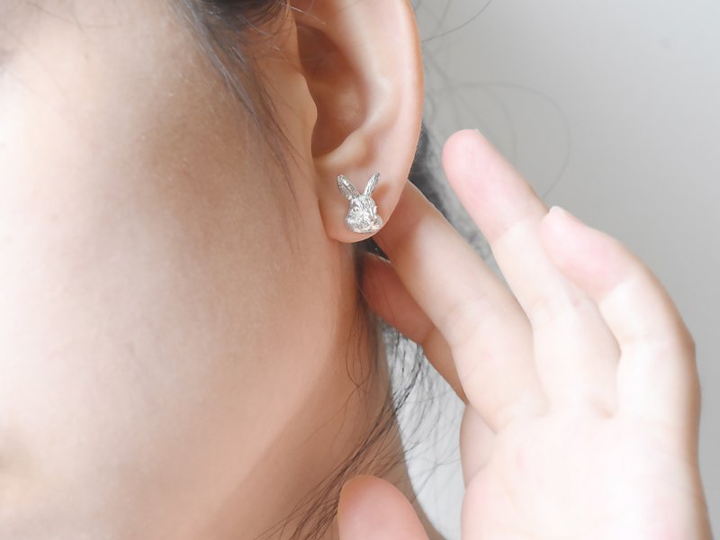 兔子遇上蝴蝶 | 立体耳环 925纯银 可改夹式 手工银饰 情人礼物 - 耳环/耳夹 - 纯银 银色