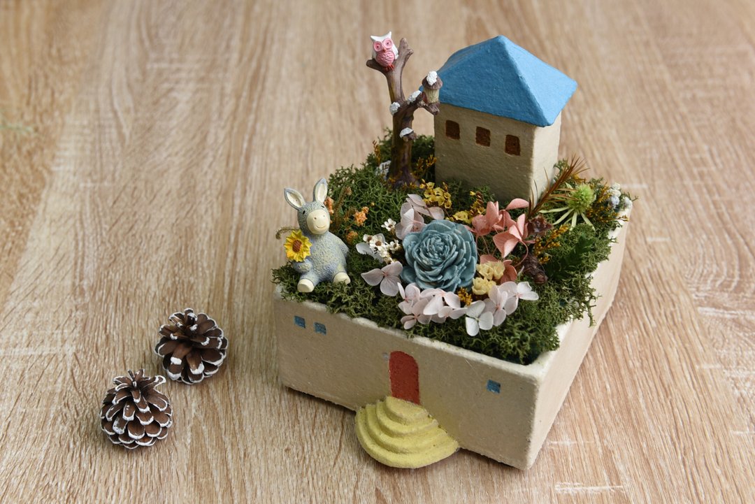 陶艺手作蓝色尖屋顶房屋陶盆含干燥花 - 花瓶/陶器 - 陶 