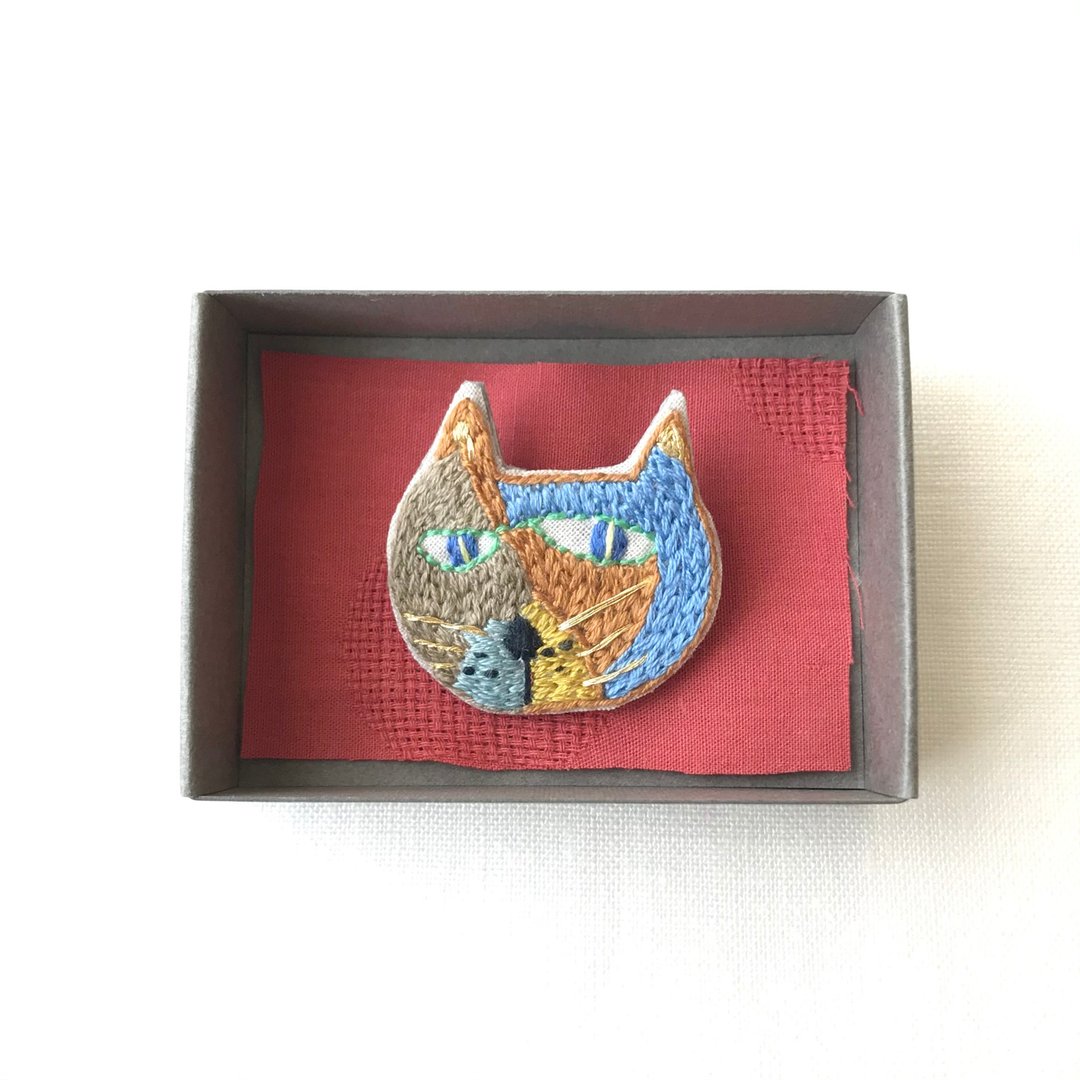 胸针 / 手绣 / 猫咪 001 / 限定品 / 独一无二 - 胸针 - 棉 多色