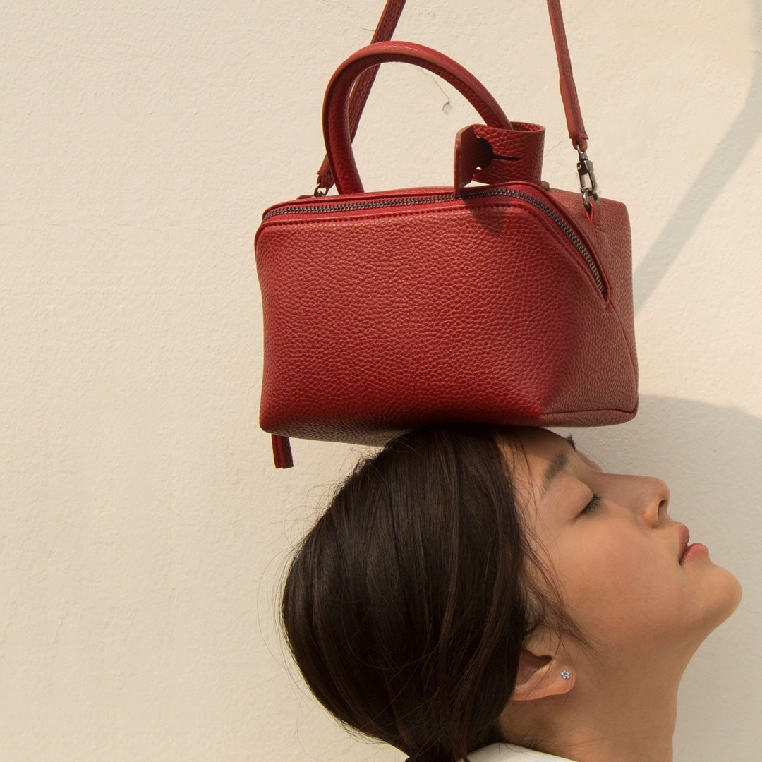 Cubic Cross Body Bag 皮革斜背/手提小方包 - red color - 手提包/手提袋 - 人造皮革 红色