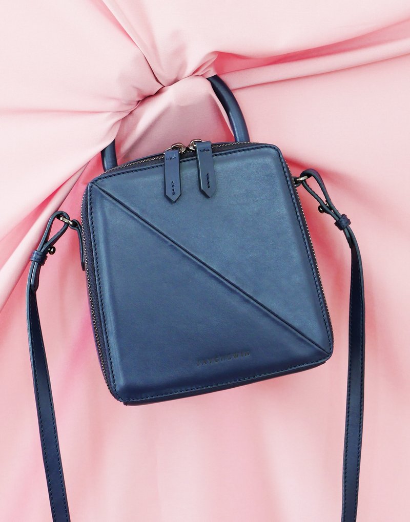 Butter Crossbody Bag in Midnight Blue - 侧背包/斜挎包 - 真皮 蓝色