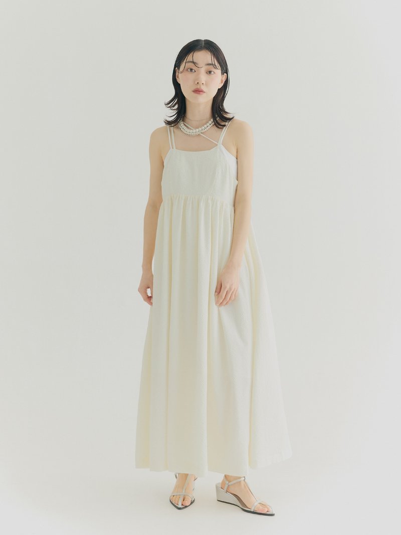 SEQUI HIBI 泡泡细格露背后绑带洋装－浅米色 - 洋装/连衣裙 - 聚酯纤维 黄色