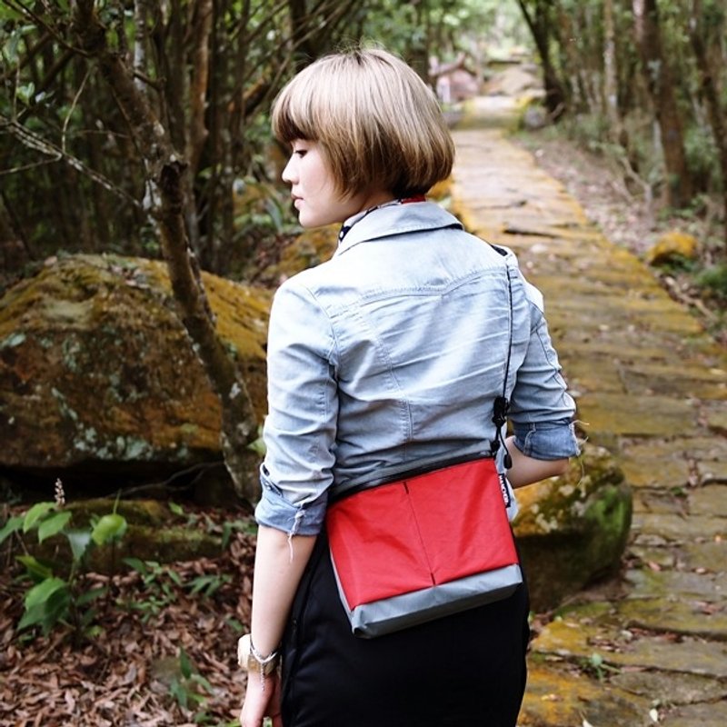 SURFACE 轻量化胸前/斜背包 红灰 - 侧背包/斜挎包 - 防水材质 