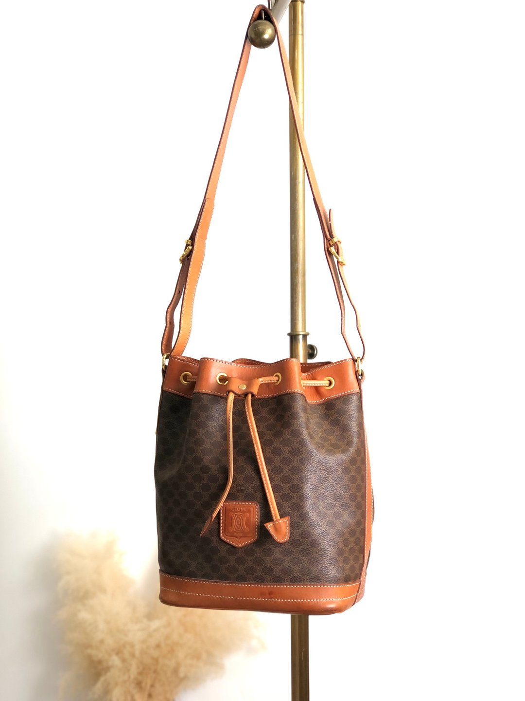 【日本直送 名牌中古包】CELINE  સિલ્વર માકાડમ 侧背包 棕色 压花 品牌标志 PVC 皮革 束口袋 vintage 2wtdcs - 侧背包/斜挎包 - 防水材质 咖啡色