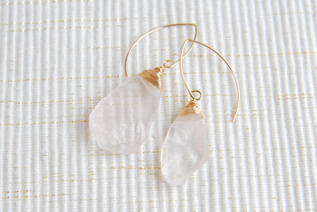Rough Rock Rose Quartz Marquis Hook Earrings 14kgf - 耳环/耳夹 - 半宝石 粉红色