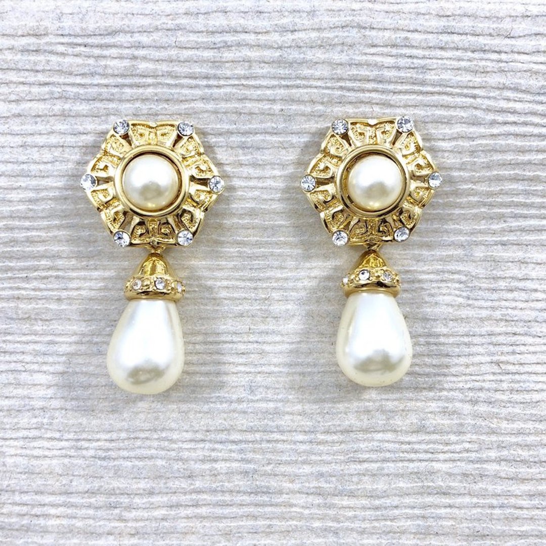 Vintage 80s KJL Classic Gold Hexagon with Dangle Drop Pearl Earrings - 耳环/耳夹 - 贵金属 白色
