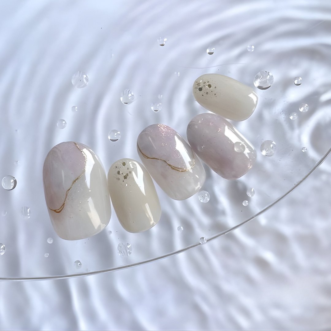 雨季清透晕染穿戴甲 奶油色系金线设计雨滴点缀 - 指甲油/指甲贴 - 树脂 蓝色