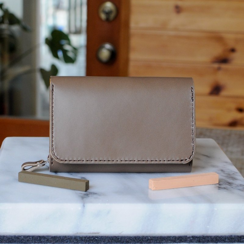 Tri-fold wallet with excellent storage capacity No.9 Buttero - 皮夹/钱包 - 真皮 多色