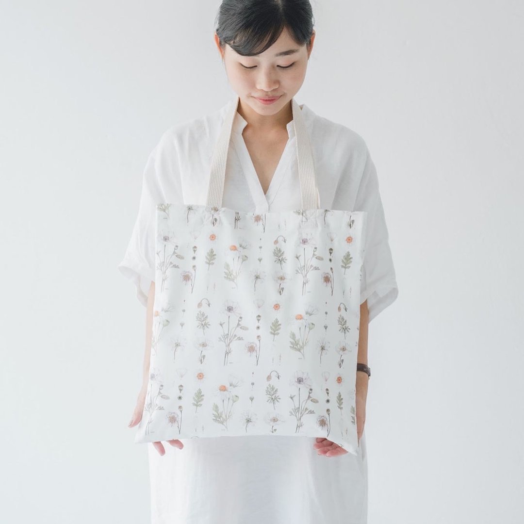 Botanical of Daisy and Poppy Tote Bag - 其他 - 棉．麻 白色
