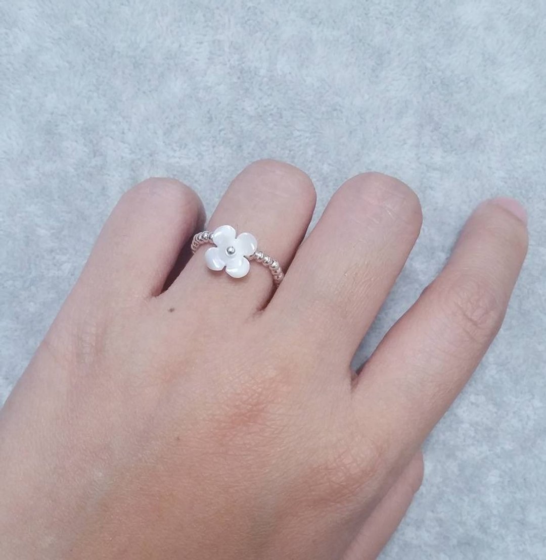 白贝花 925纯银 珠 戒指 Mother pearl flower 925 silver ring - 戒指 - 宝石 白色
