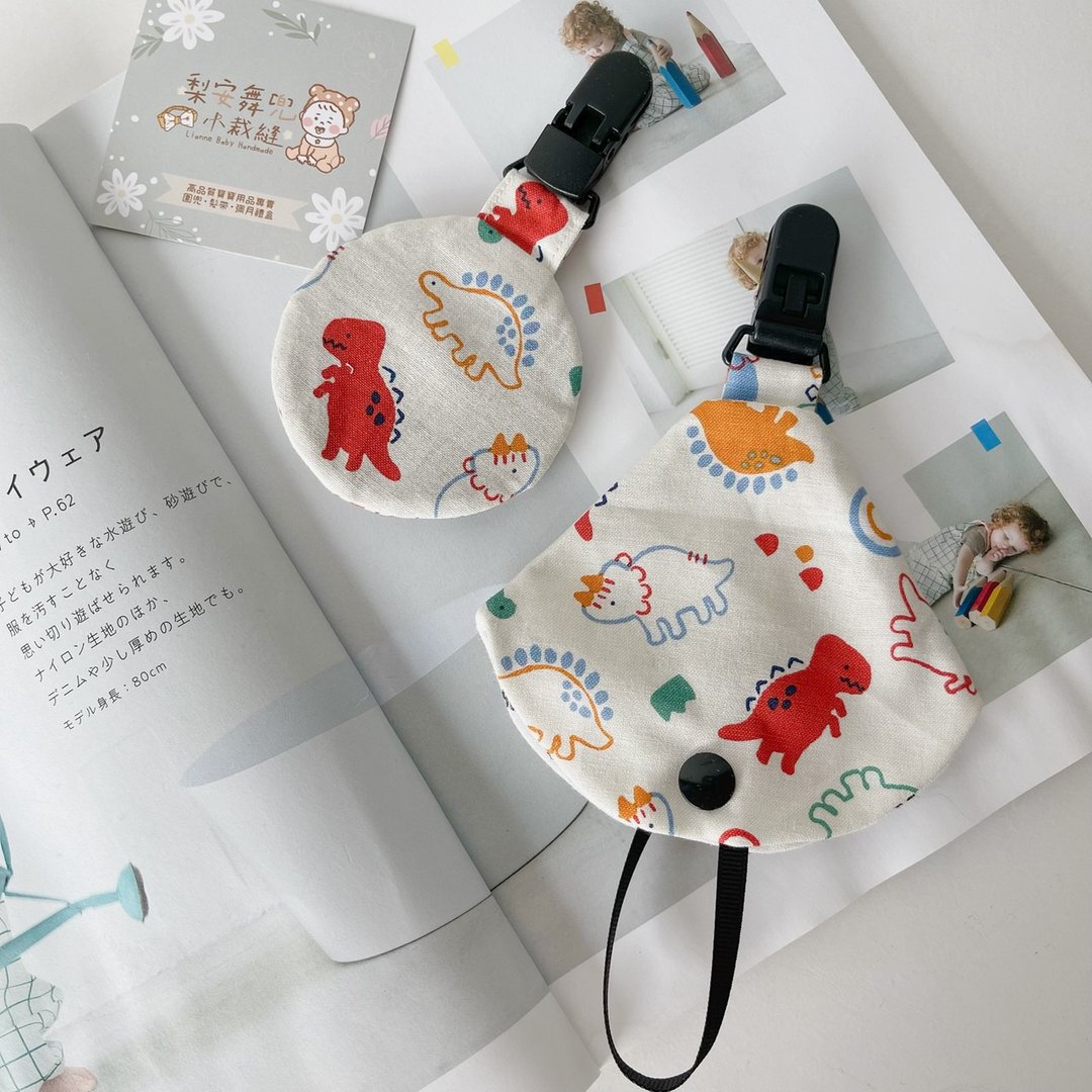 白萌恐龙侏罗纪 手工奶嘴链防尘套 平安符袋 - 平安符/符袋 - 棉．麻 