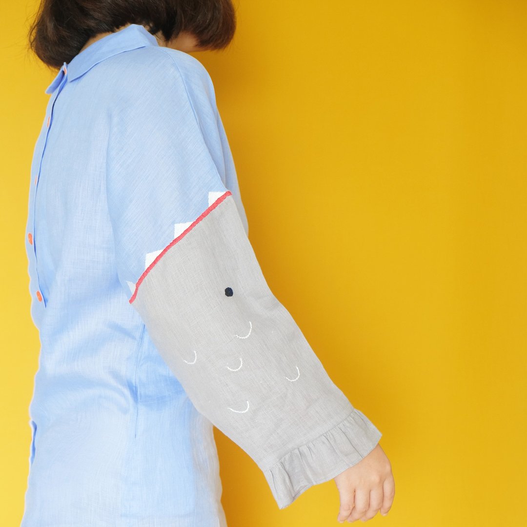 Shark Sleeve Dress - Hand Embroidered Linen Dress - 洋装/连衣裙 - 棉 蓝色