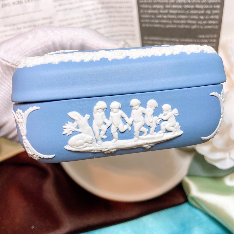 【西洋古董饰品】1958英国皇室百年Wedgwood 玉石浮雕陶瓷 方型盒 - 收纳用品 - 贵金属 蓝色