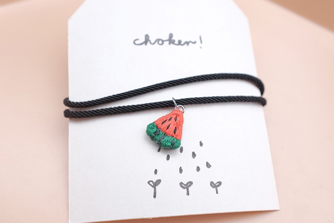 by.dorisliu - emoji choker 一片西瓜 人手刺绣 短颈链 - 颈链 - 绣线 多色