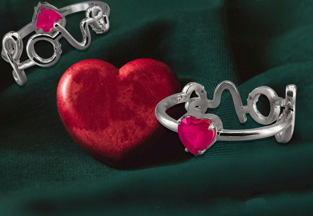 Two sides wearable love ring with heart shape ruby - 戒指 - 贵金属 金色