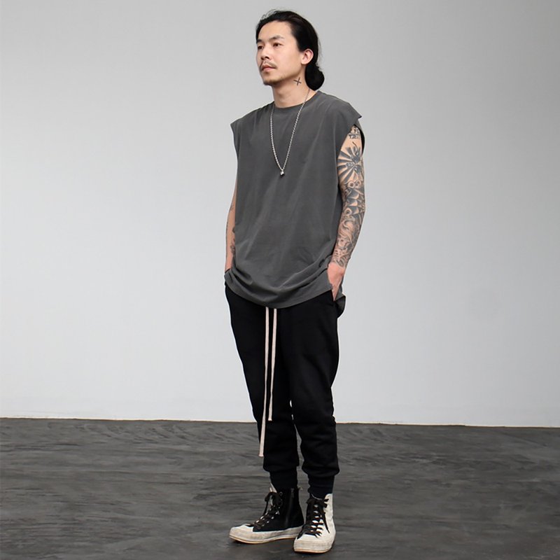 JANWONG 基本款中长款无袖背心先锋设计师风格 中性款 - 男装背心 - 棉．麻 