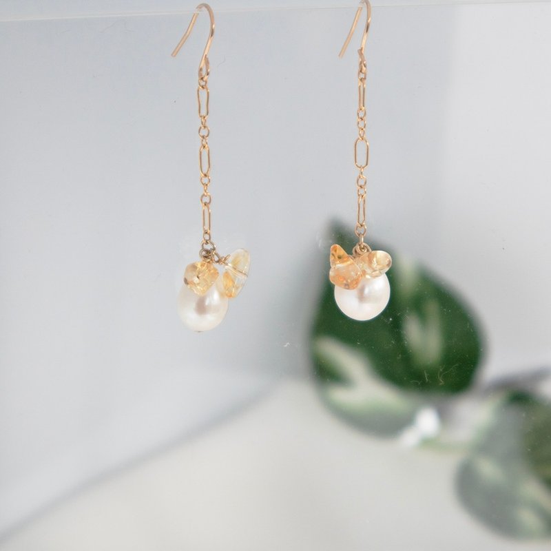 宛如花苞般的珍珠与黄水晶耳环 - 耳环/耳夹 - 珍珠 白色