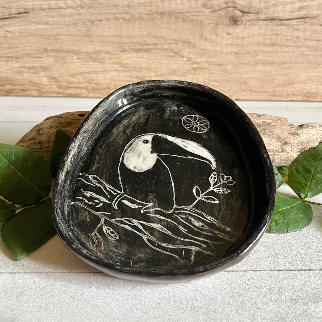 A Lu 大嘴鸟陶盘/摆饰/礼物/陶画 原创手作手绘 仅此一件 - 摆饰 - 陶 多色
