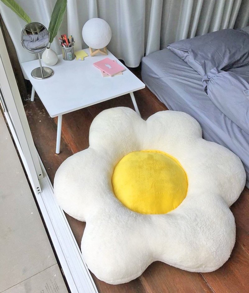 Daisy Cushion size M - 枕头/抱枕 - 聚酯纤维 白色