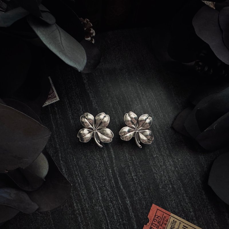 纯银四页幸运草耳栓 - 耳环/耳夹 - 其他金属 银色