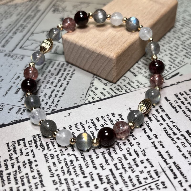 【歪歪西水晶 送消磁木盒】迷雾森林 | 石榴x草莓x月光x拉长石 - 手链/手环 - 宝石 多色