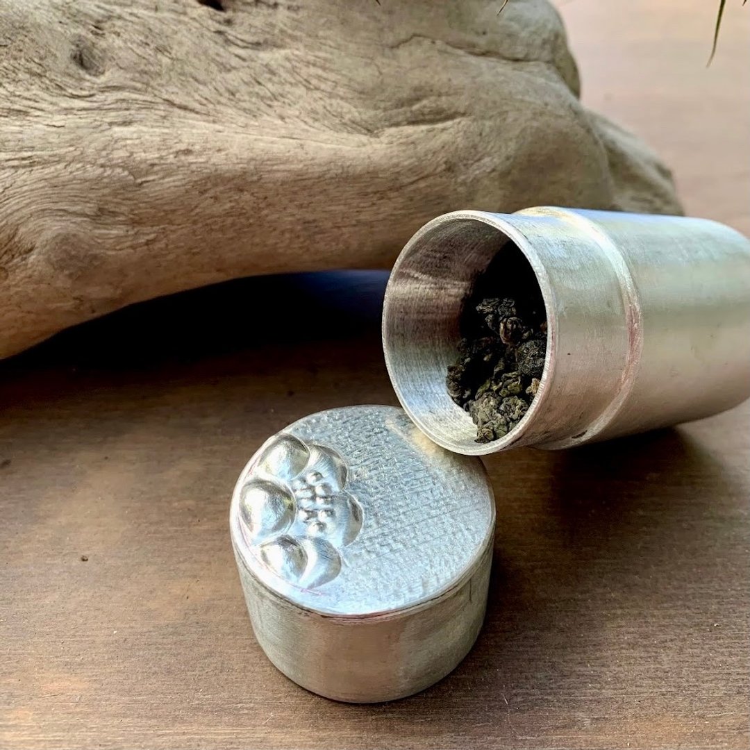 茶花语圆形纯锡茶罐~手作的诗在茶席之间体验金属工艺的美 - 茶具/茶杯 - 贵金属 