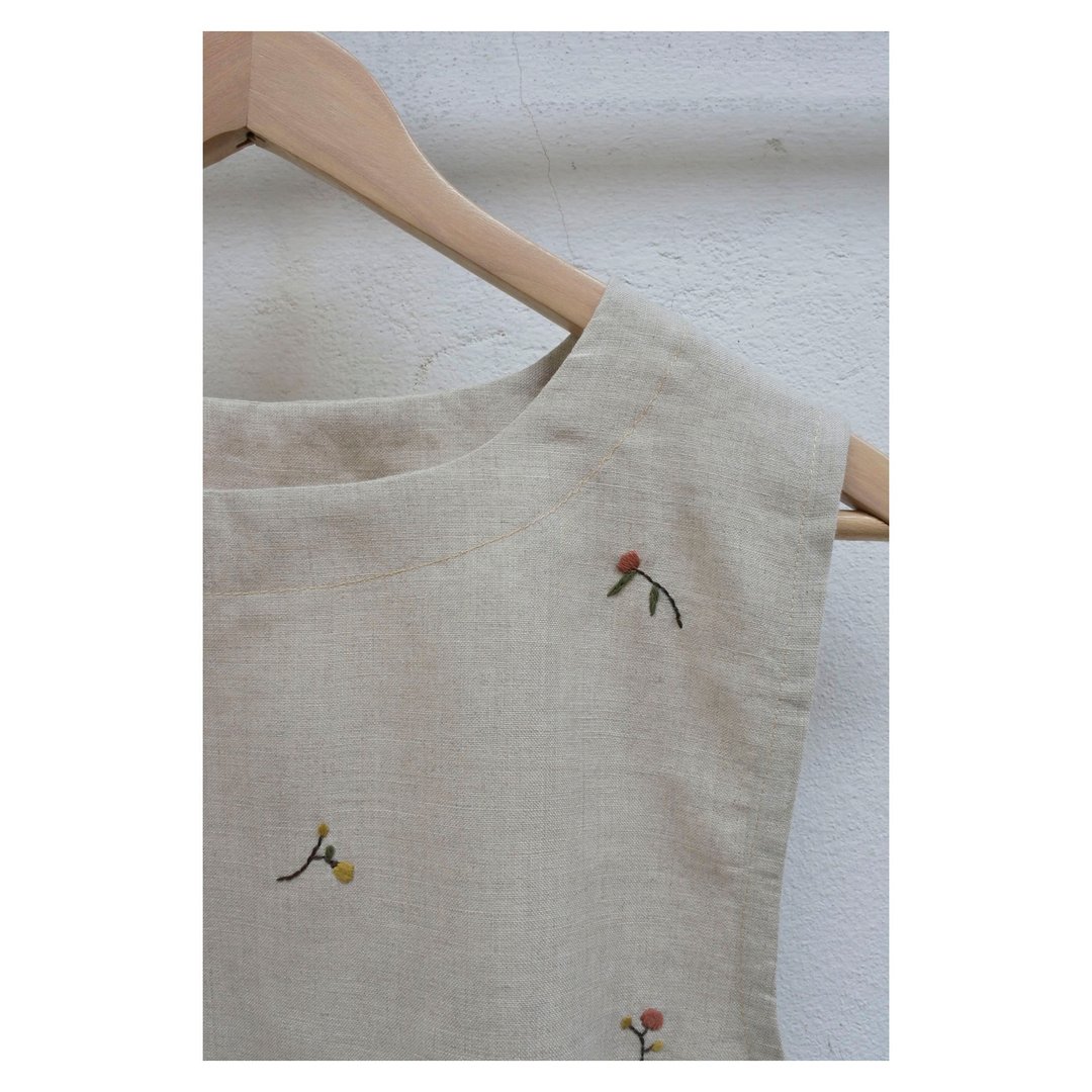 Natural linen shirt with flower lover - 女装上衣 - 棉 卡其色