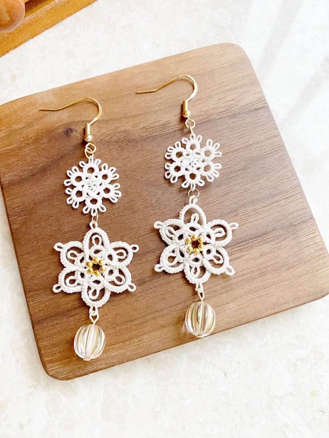 手工梭织米白花花耳环 Tatting earrings 耳针 耳鈎 耳环 梭织 编 - 耳环/耳夹 - 棉 白色