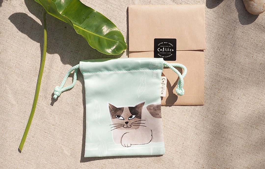 SMALL BAG WITH TWO CAT IN BLUE - 束口袋双肩包 - 丝．绢 金色