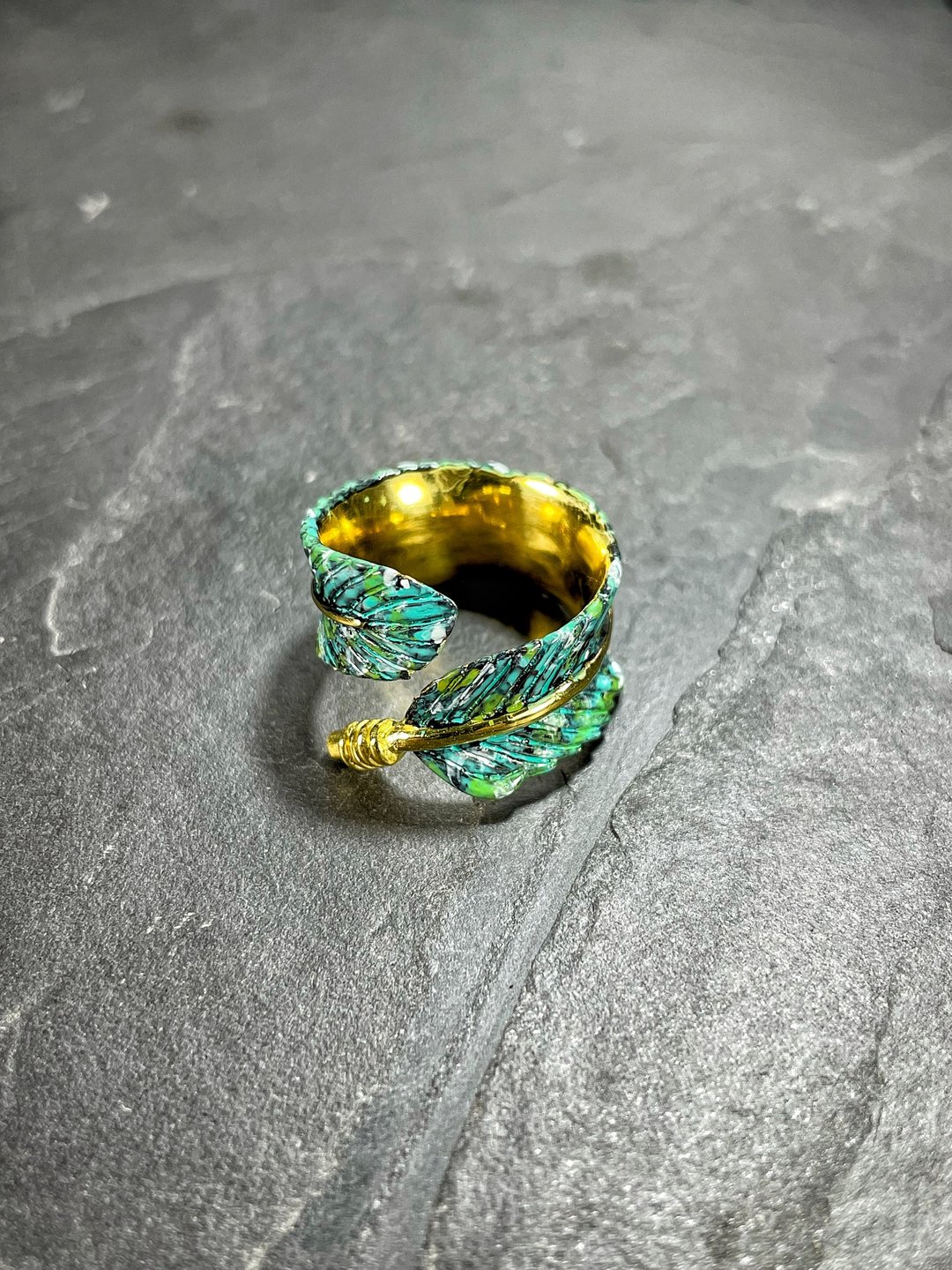 Green Patina Minimal Feather Ring. - 戒指 - 其他金属 