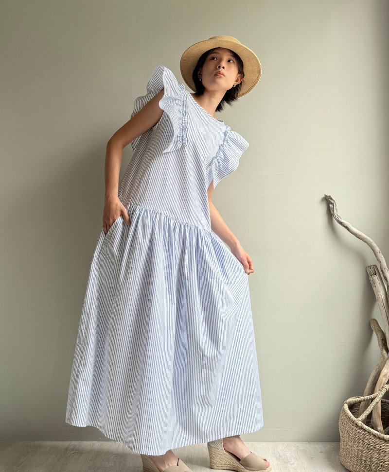 小粉蝶爱天空/飞扬的蝴蝶袖蓝白条纹纯棉低腰长版洋装/100棉 - 洋装/连衣裙 - 棉．麻 