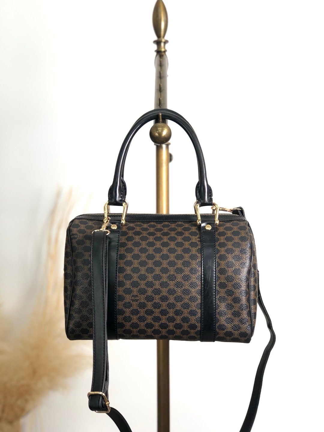 【 VintageShop solo 日本直送中古包专卖店 】CELINE セリーヌ 马车图腾 波士顿包 黑色 PVC皮革 vintage 古着 复古 5umhds - 手提包/手提袋 - 防水材质 黑色