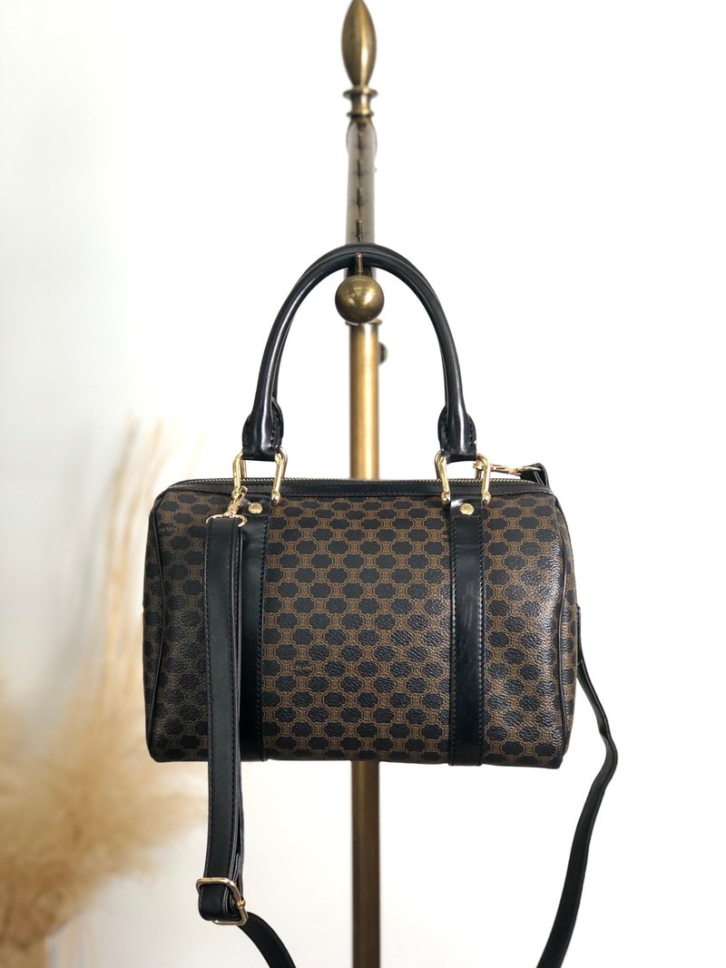 【 VintageShop solo 日本直送中古包专卖店 】CELINE セリーヌ 马车图腾 波士顿包 黑色 PVC皮革 vintage 古着 复古 5umhds - 手提包/手提袋 - 防水材质 黑色