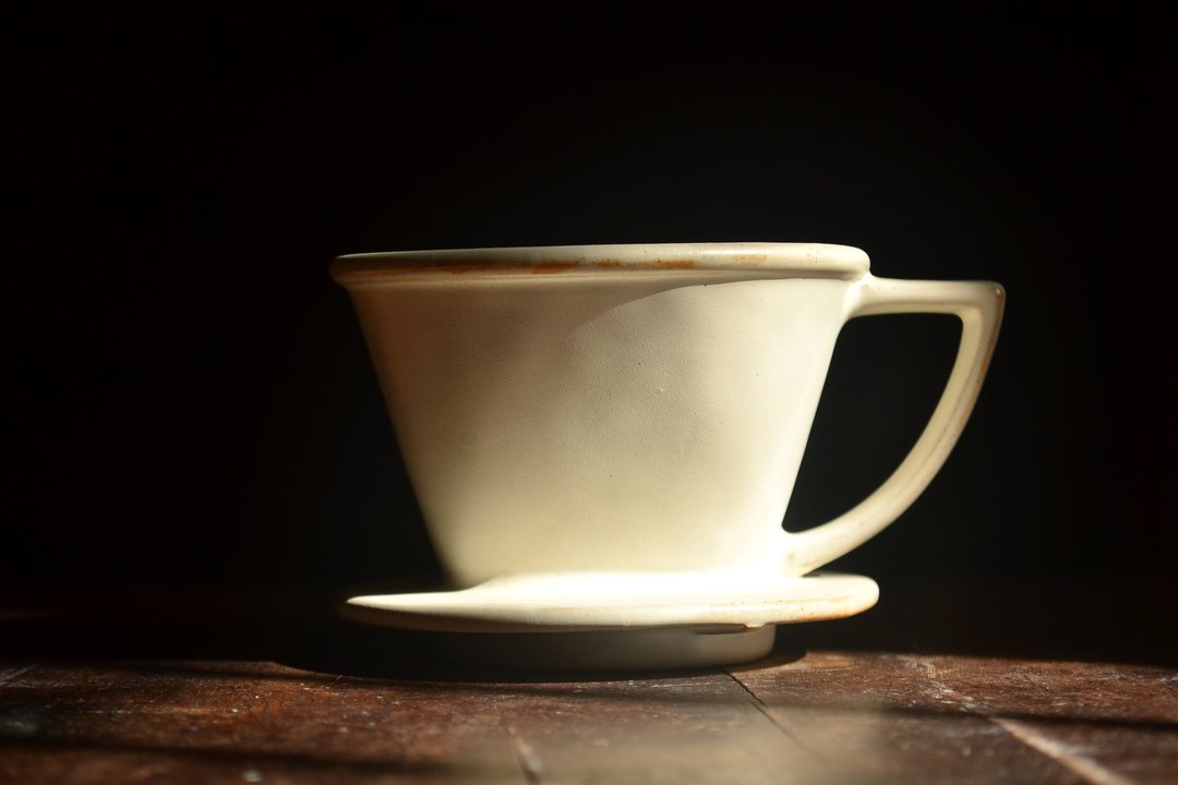 百合白扇形切子滤杯 102 款  梯形滤杯 手作陶瓷滤杯 稳定萃取 - 咖啡壶/周边 - 陶 白色