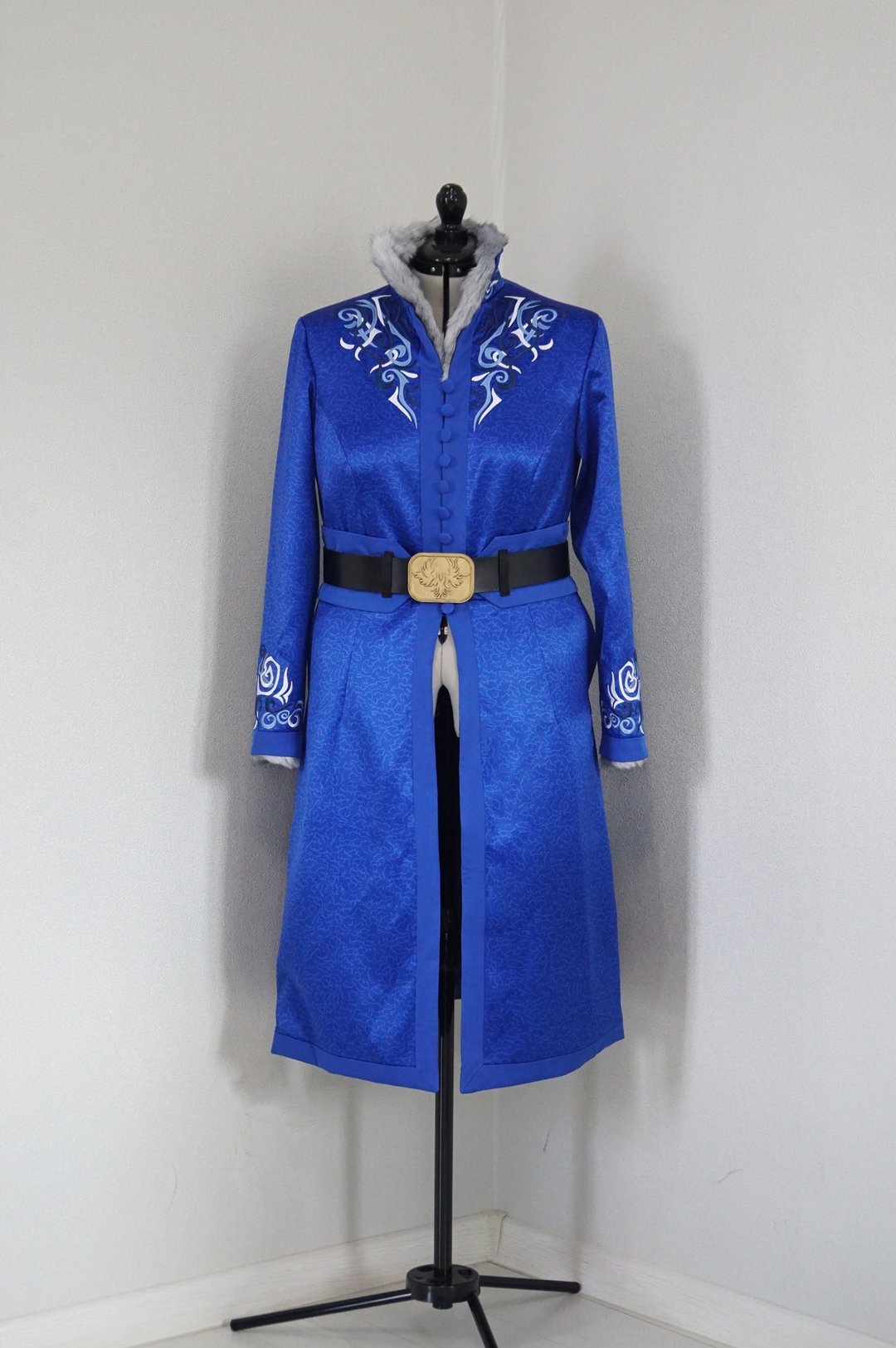 《S》 搜影传说：葛兰德之影 角色 Zoya Nazyalensky 蓝色刺绣长袍 (Squaller blue kefta) 角色扮演服装 - 女装休闲/机能外套 - 聚酯纤维 蓝色