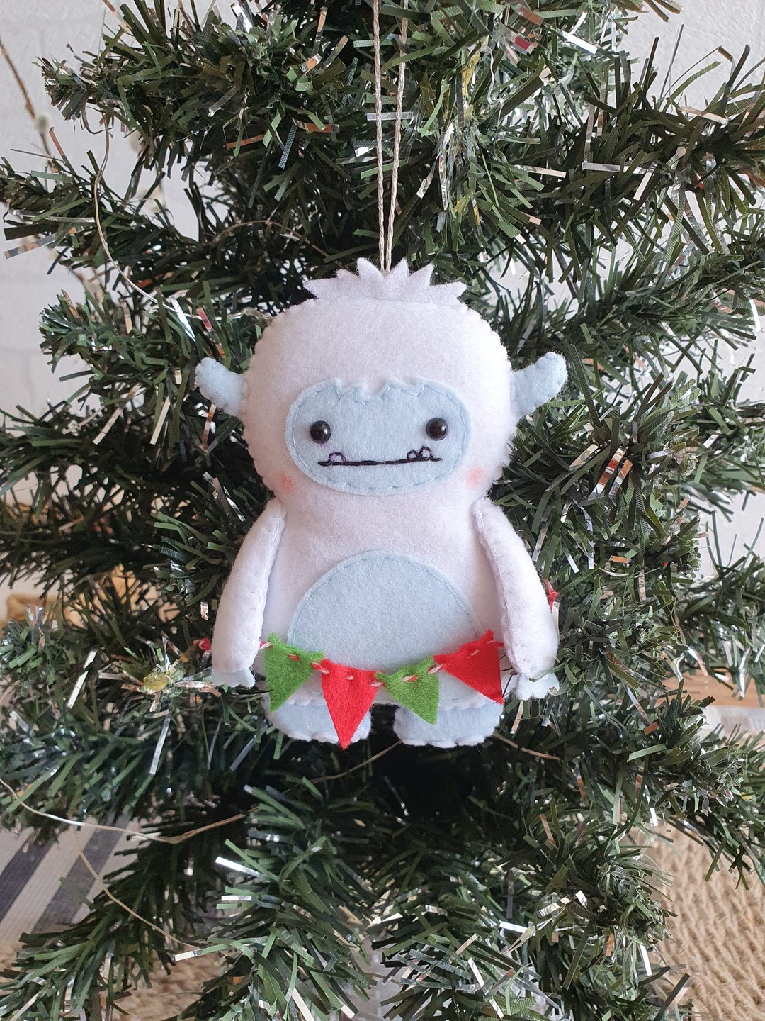 Yeti Ornament, Gentle Smile Yeti, Felt Christmas Ornament, Bigfoot, Snow Monster - 玩偶/公仔 - 环保材料 
