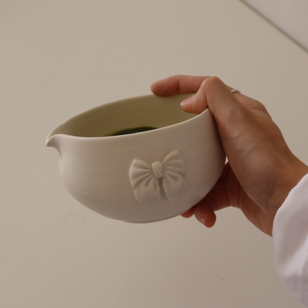 晨雾白 蝴蝶结 手工陶瓷抹茶碗 片口碗 Matcha Bowl Chawan - 茶具/茶杯 - 陶 