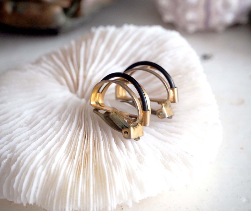 复古金色配黑色半月形夹式耳环耳夹 日本二手中古珠宝首饰古着 - 耳环/耳夹 - 宝石 多色