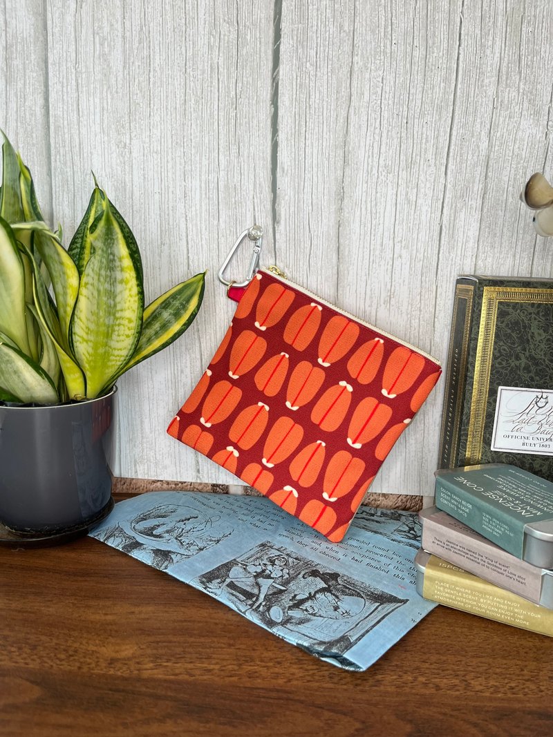 台湾乌鱼子图案化妆包 - 化妆包/杂物包 - 棉．麻 红色