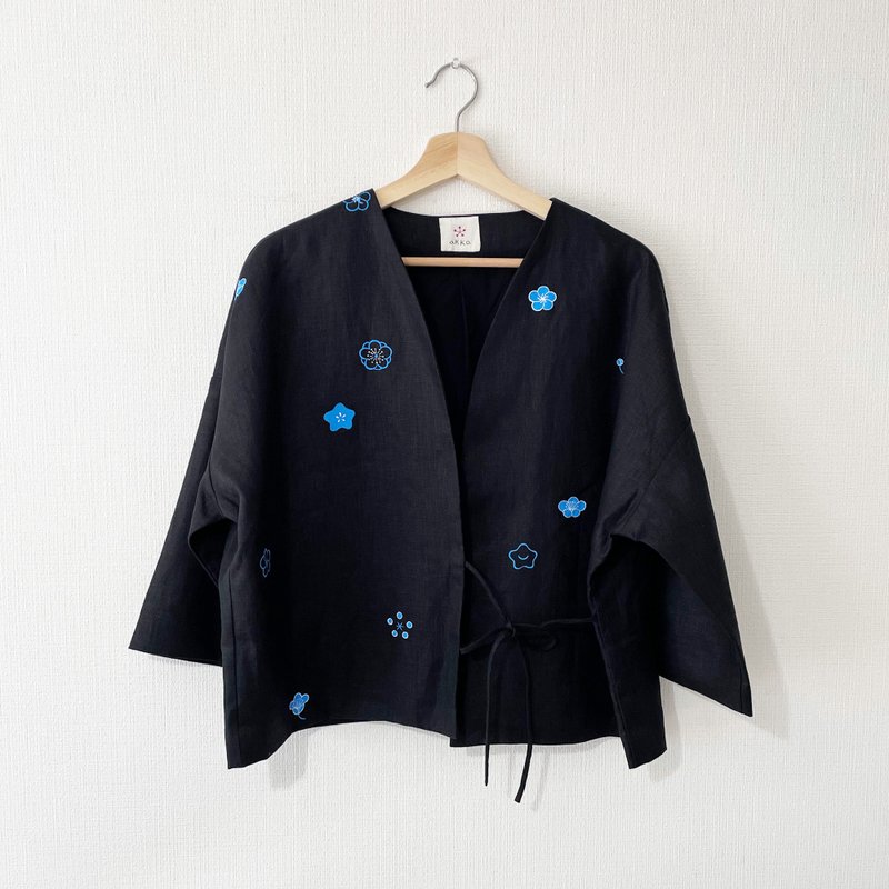 Short jacket of 袷 Black plum family crest - 女装休闲/机能外套 - 棉．麻 黑色