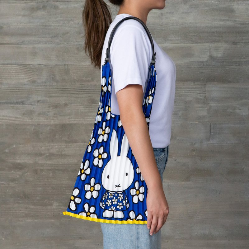 【Pinkoi x Miffy】雏菊印花皱折两用购物袋 限定预购 (第一批) - 手提包/手提袋 - 聚酯纤维 多色
